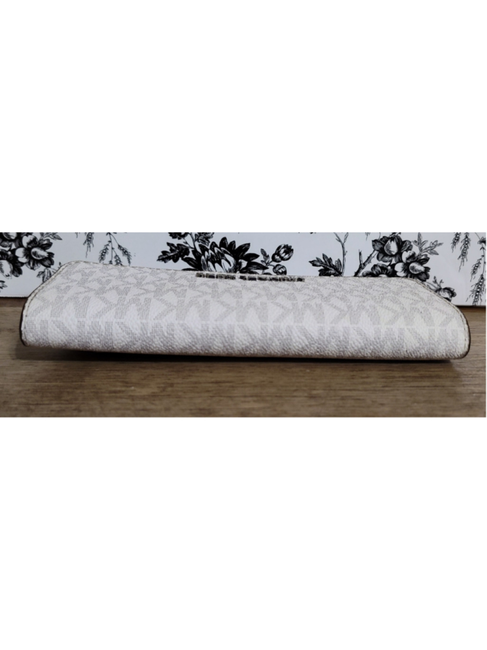Women's Michael Kors Wallet One Size White Beige Logo Print - Picture 5 of 8